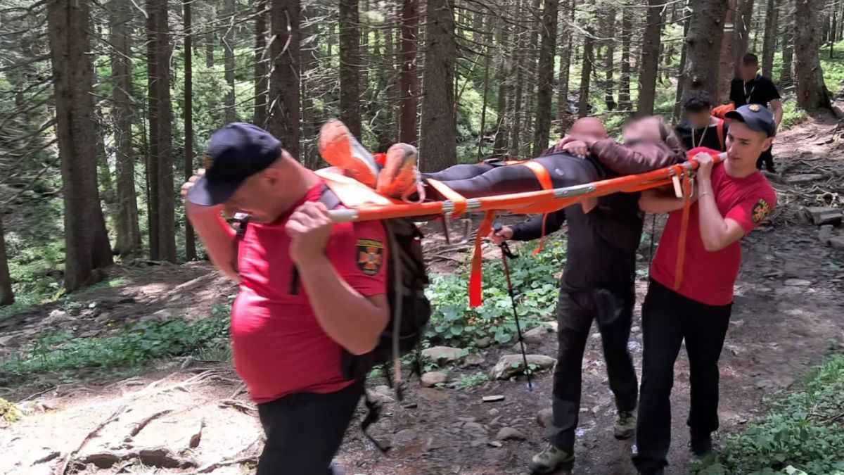 На Говерлі травмувалася 14-річна туристка: дівчину врятували надзвичайники