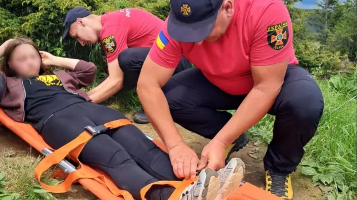 На Говерлі травмувалася 14-річна туристка: дівчину врятували надзвичайники 1