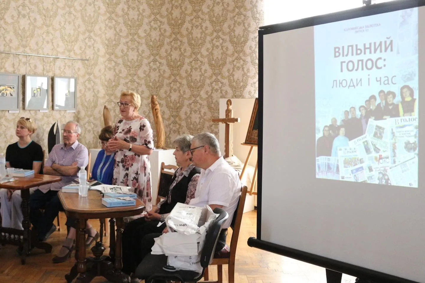 35 років історії в одній книзі: у Коломиї презентували видання про газету "Вільний голос" 2