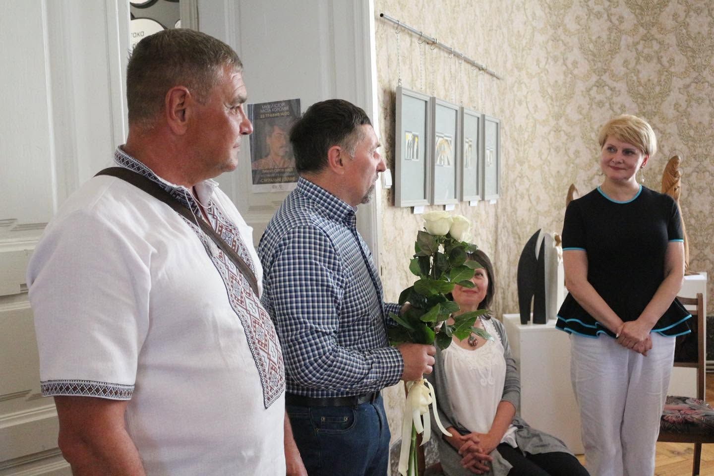 35 років історії в одній книзі: у Коломиї презентували видання про газету "Вільний голос" 18