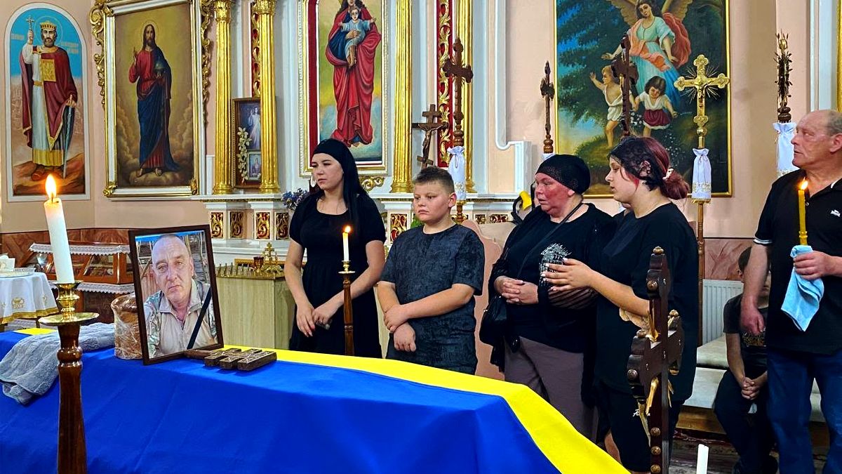 В останню путь на Городенківщині провели ветерана Анатолія Суського 4