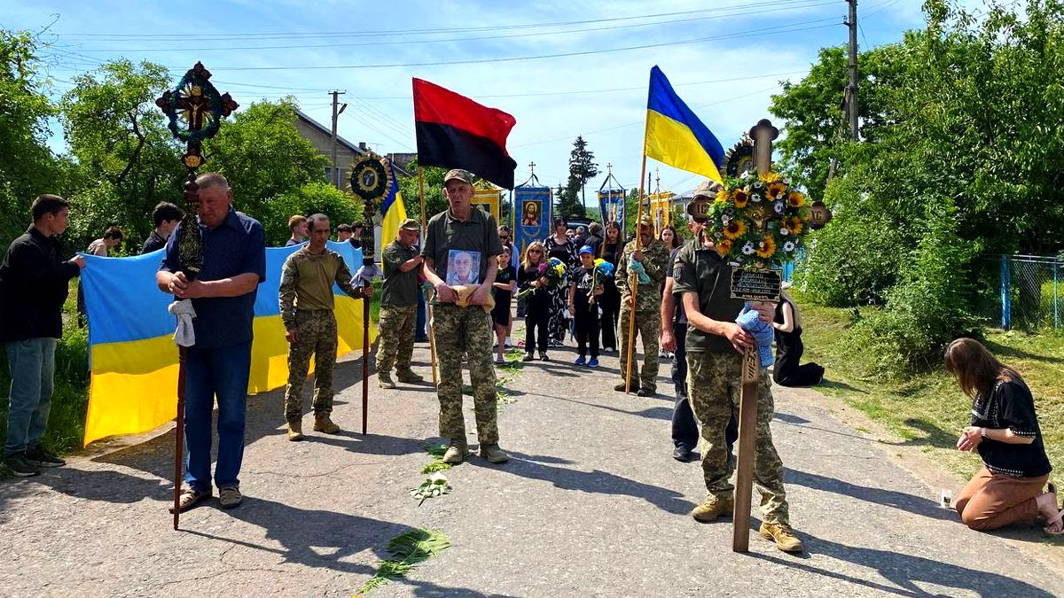 В останню путь на Городенківщині провели ветерана Анатолія Суського 3