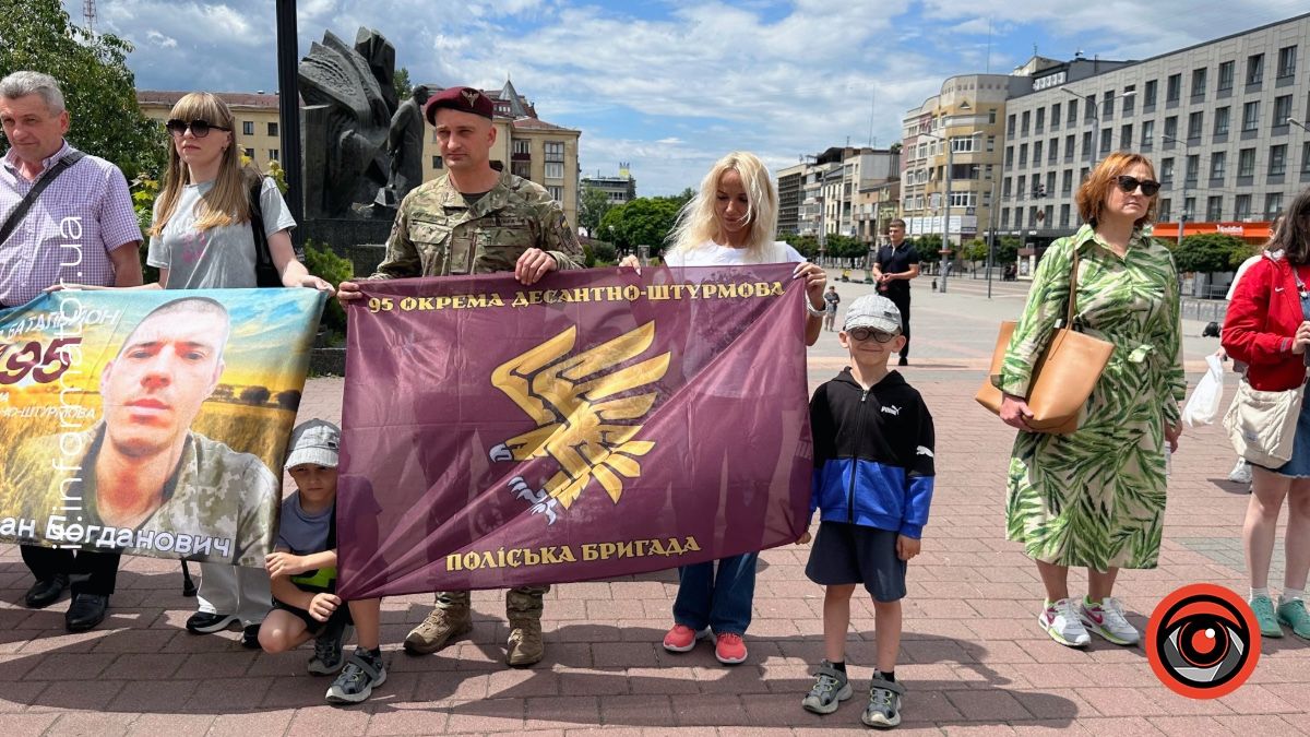 У Франківську відбулася акція-нагадування про зниклих безвісти та полонених бійців 4