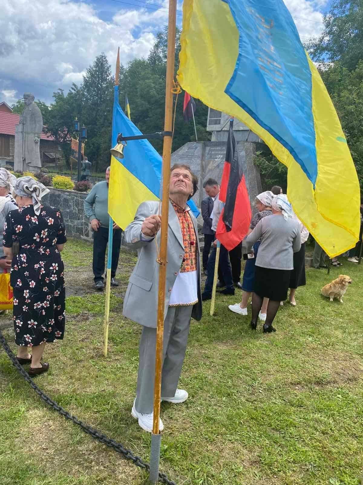 У Печеніжинській громаді освятили пам’ятні скульптури захисникам України 1