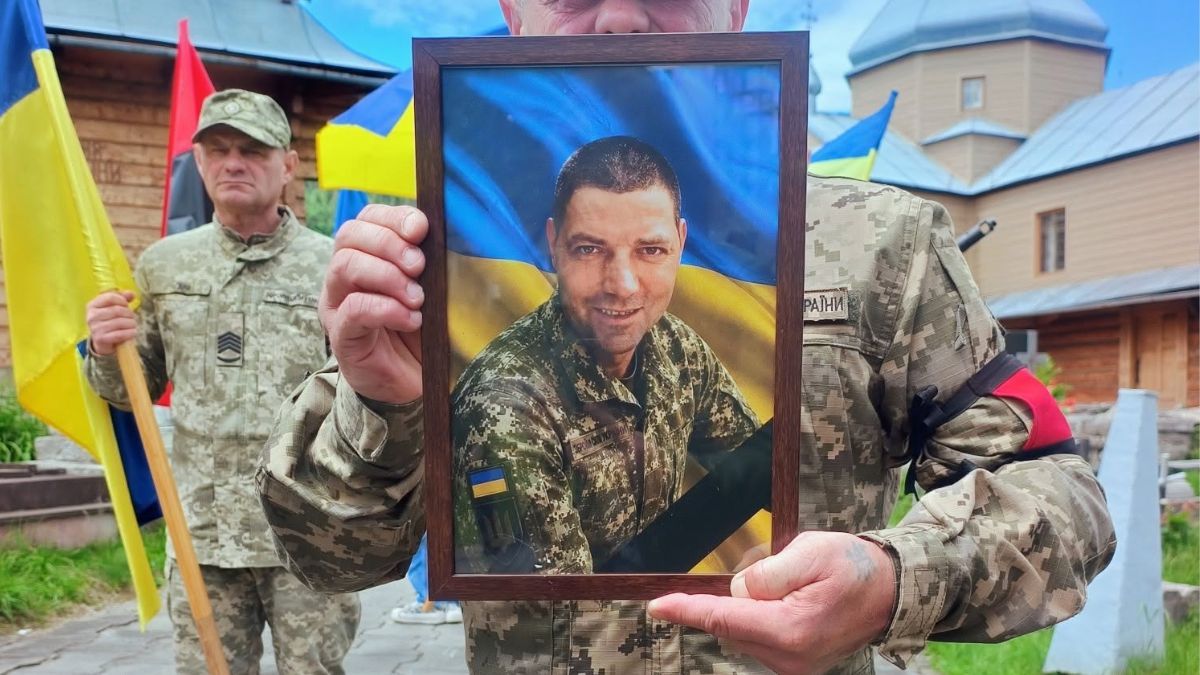 В Яремче попрощалися із захисником Михайлом Микитюком