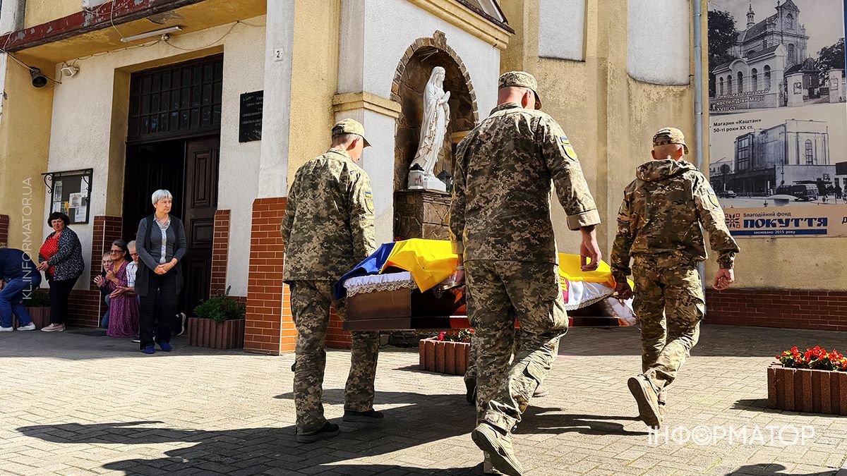 До Коломиї на вічний спочинок повернувся Олег Свєташов 3