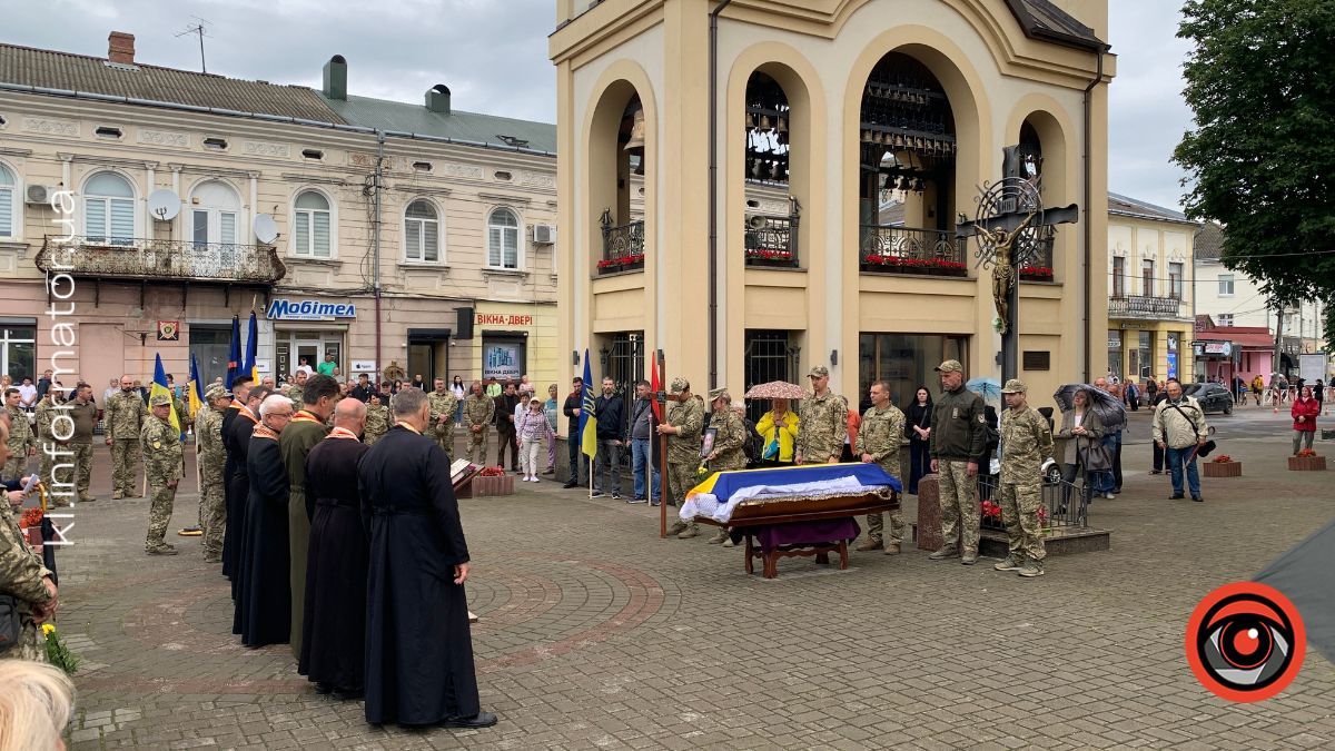 У Коломиї попрощалися із захисником Олегом Свєташовим 4
