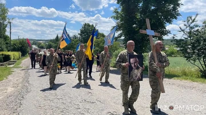 Похорон Героя Віталія Черкаса в селі Велика Камʼянка. Червень, 2024 року Похорон Героя Віталія Черкаса в селі Велика Камʼянка. Червень, 2024 року
