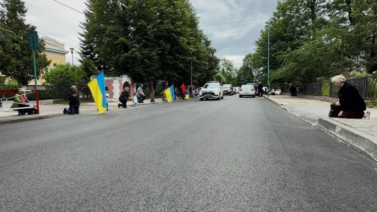 У Ворохті на "щиті" зустріли загиблого Героя Нестора Лепейка 1