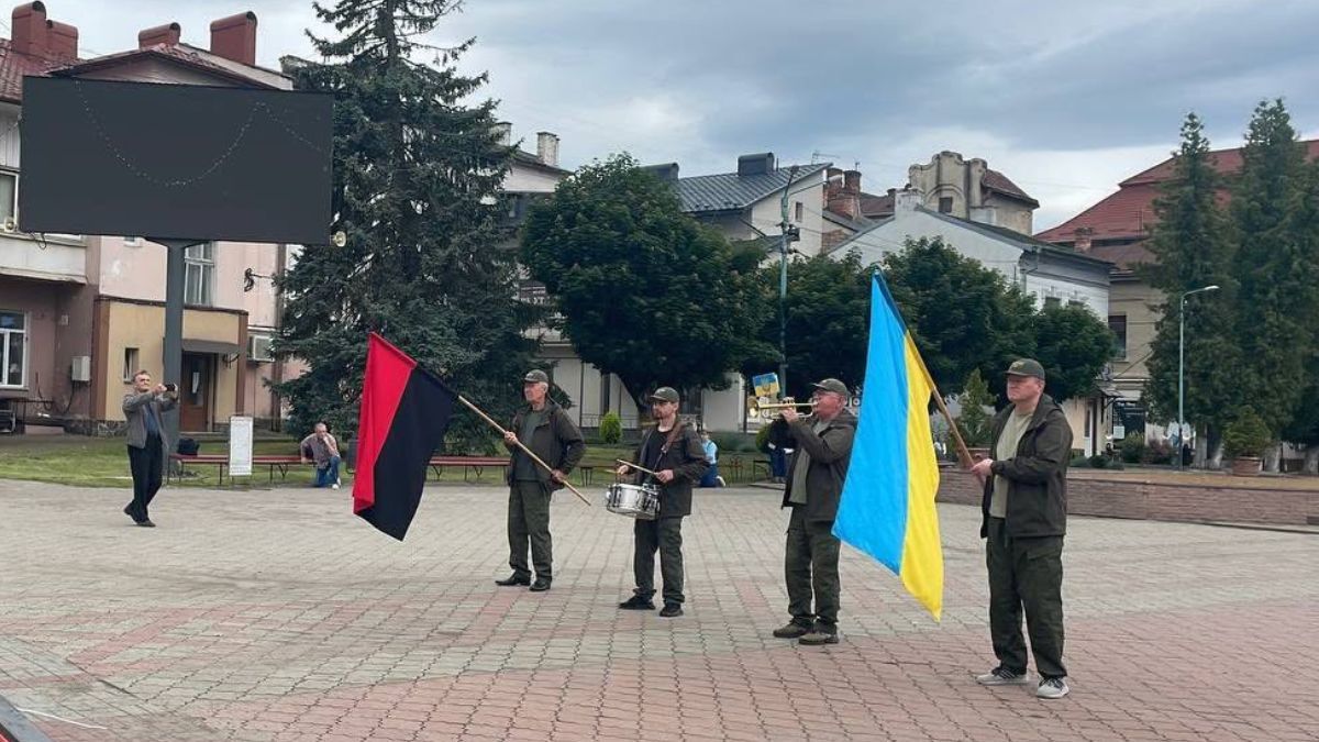 У Ворохті на "щиті" зустріли загиблого Героя Нестора Лепейка 2