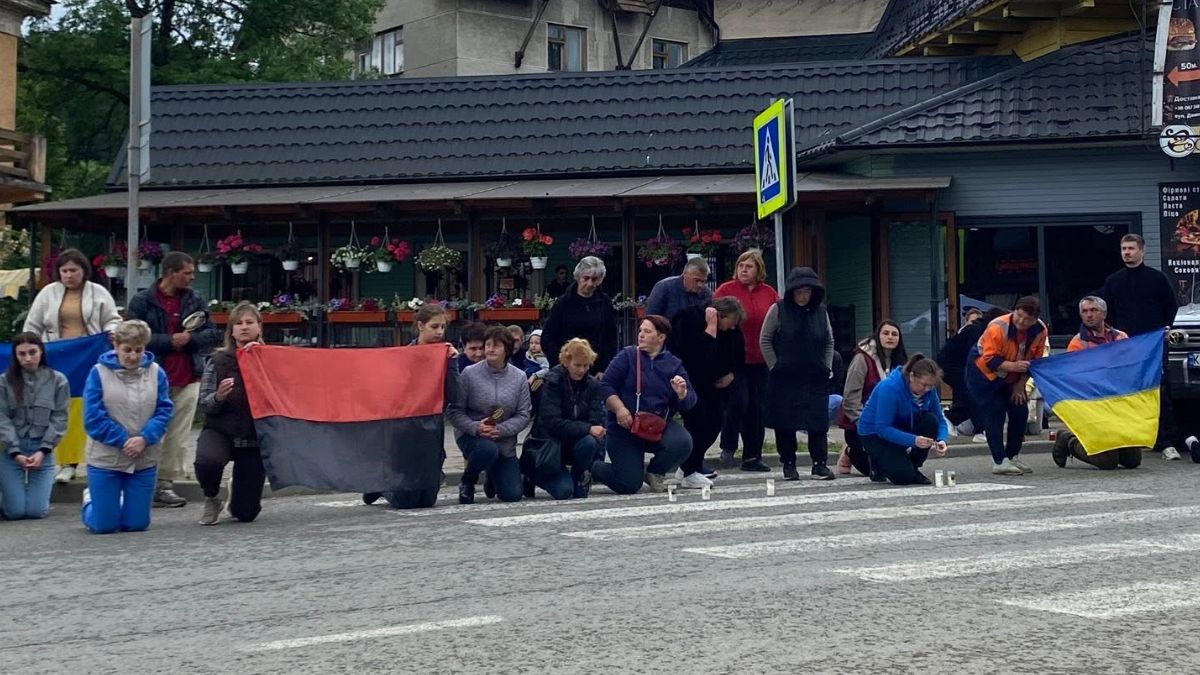 У Ворохті на "щиті" зустріли загиблого Героя Нестора Лепейка 3