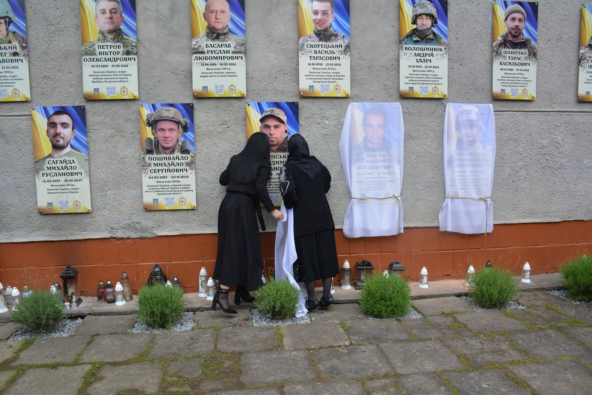 У Надвірній відкрили меморіальні дошки трьом полеглим Героям 5