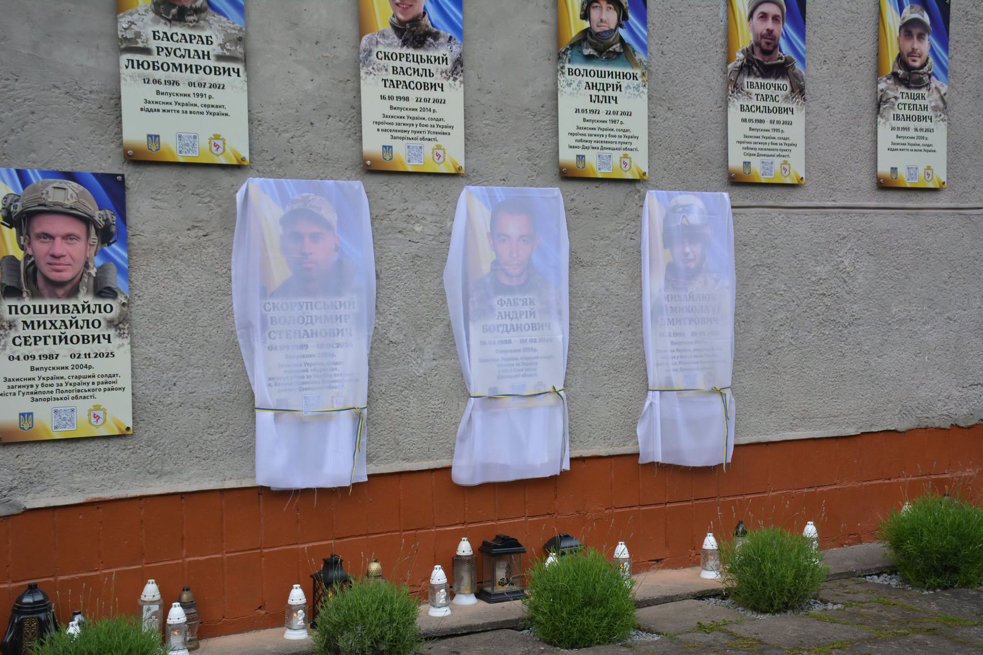 У Надвірній відкрили меморіальні дошки трьом полеглим Героям 10