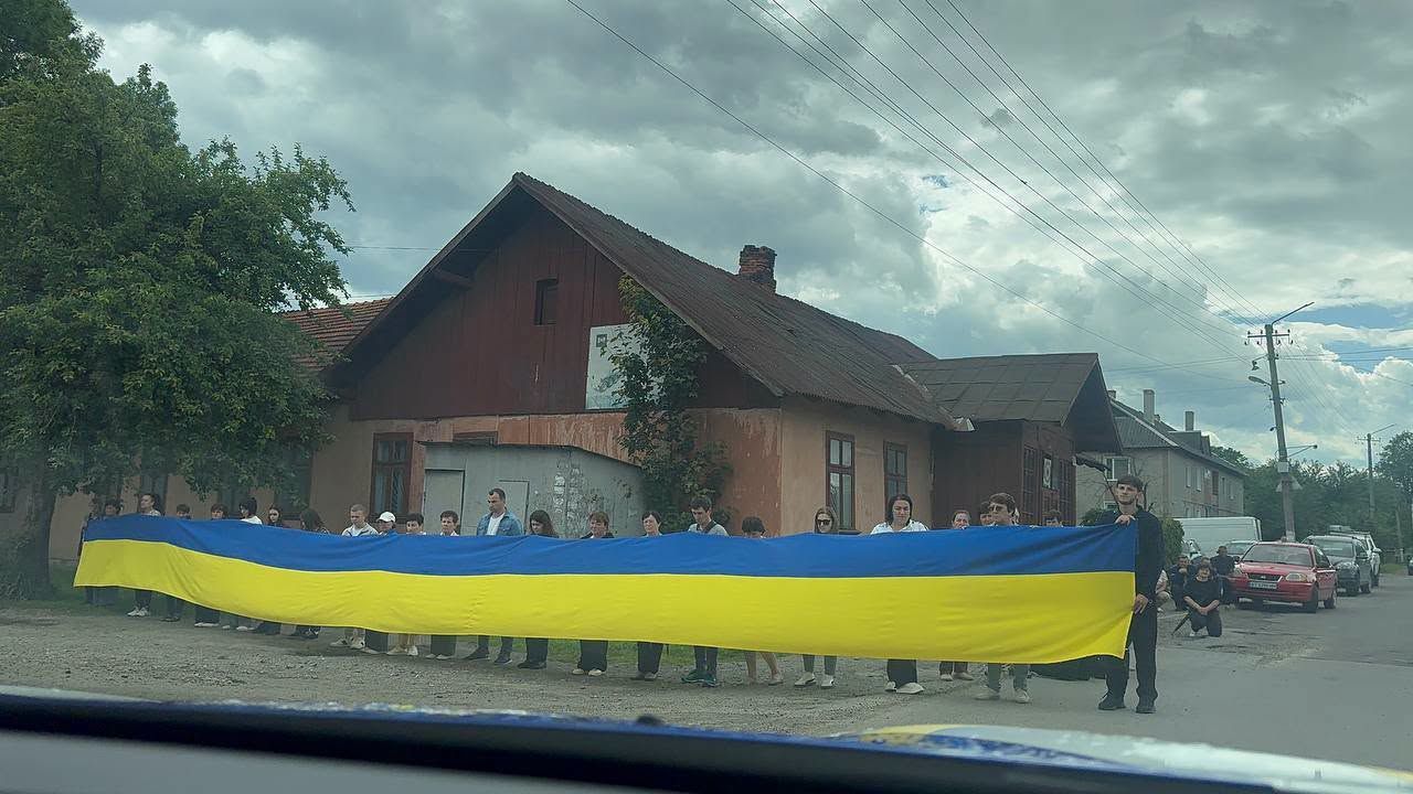На Коломийщині зустріли скорботний кортеж полеглого захисника Віктора Левенчука 8