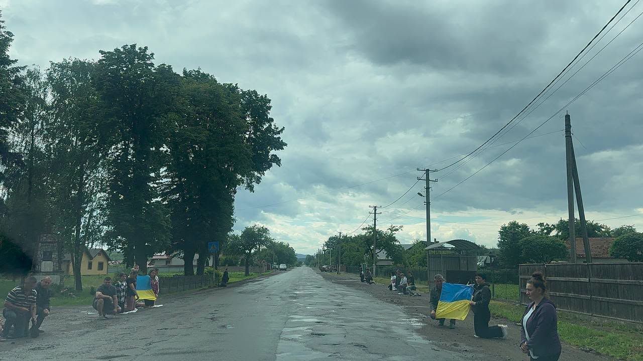 На Коломийщині зустріли скорботний кортеж полеглого захисника Віктора Левенчука 4