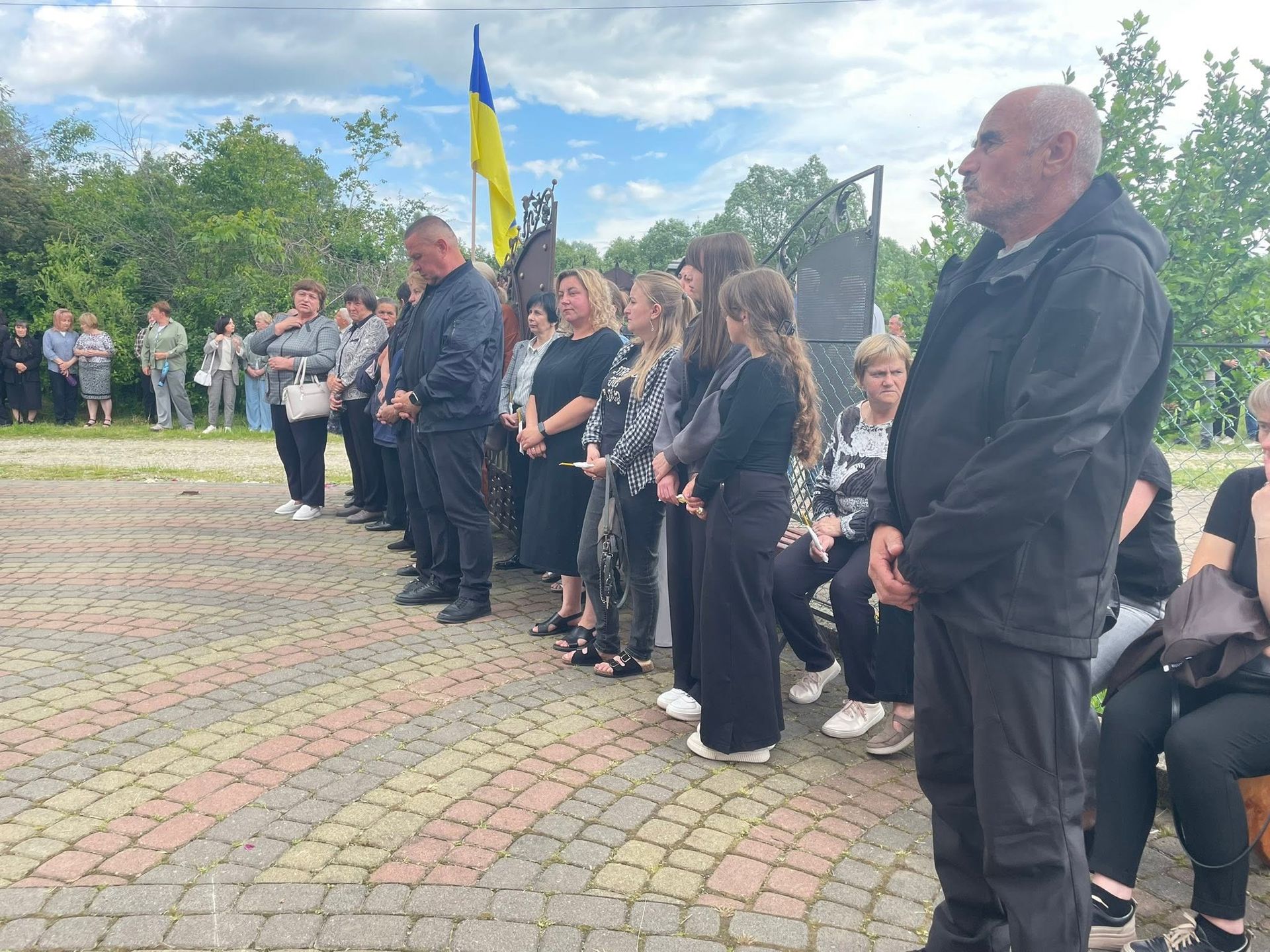 У Надвірній попрощались із померлим воїном Володимиром Юрчилом 5