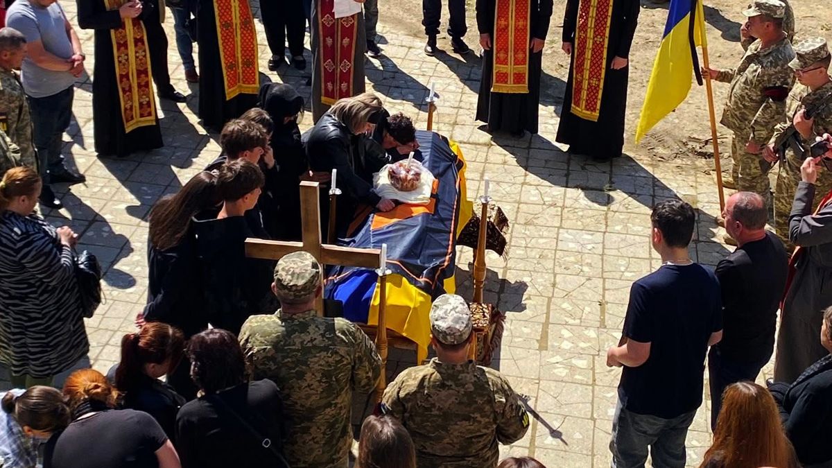 В останню земну дорогу на Ворохтянщині провели воїна Нестора Лепейка 1