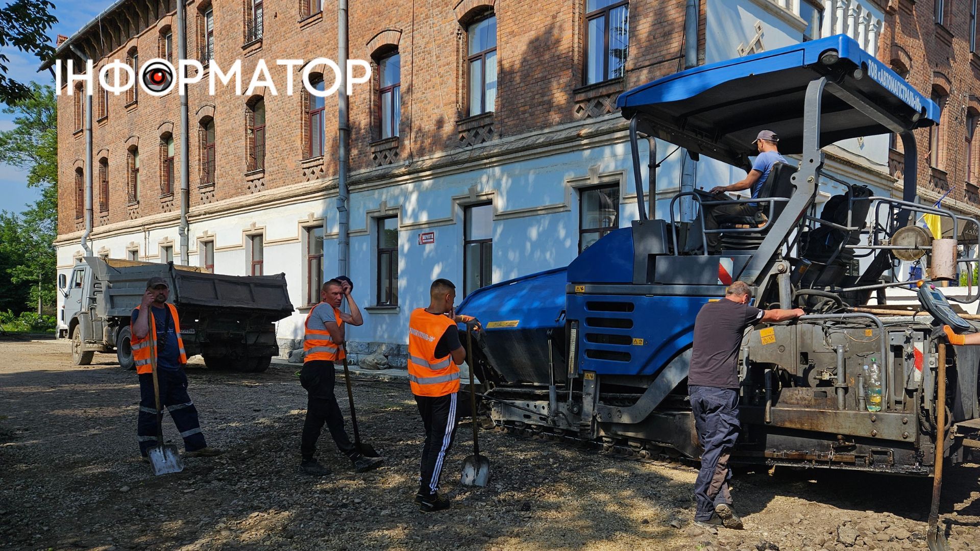 Новий асфальт біля Коломийської гімназії: у громаді продовжують оновлювати території закладів освіти 4