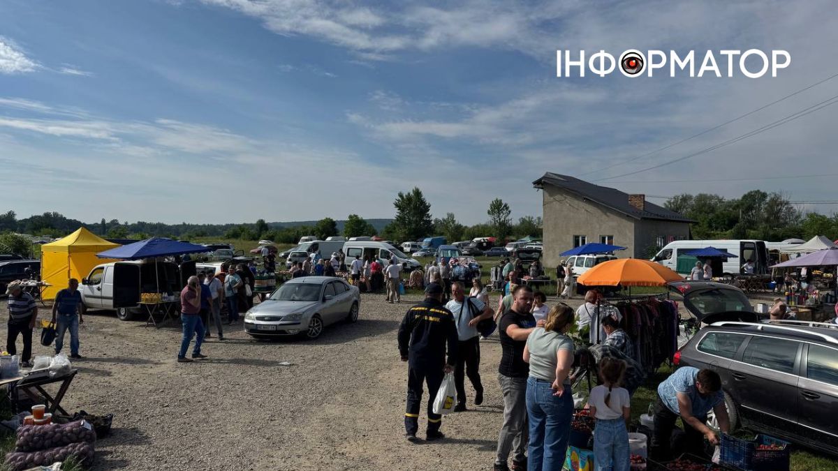 Жваві торги і місцевий колорит: фоторепортаж суботньої торговиці в Коломиї 8