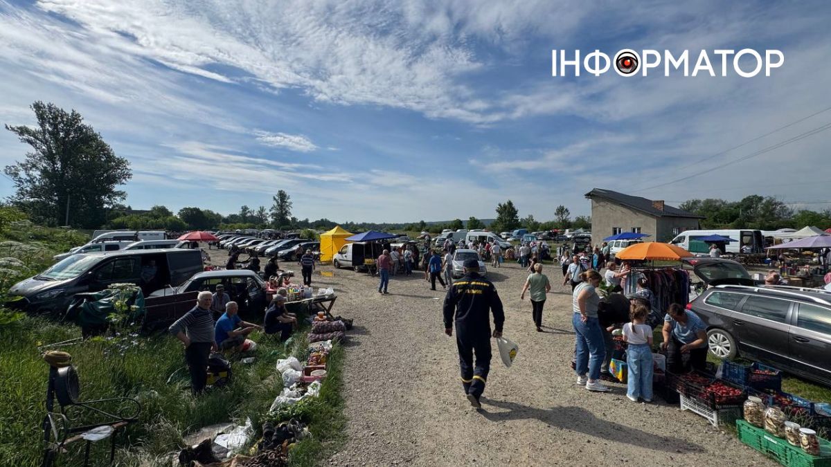 Жваві торги і місцевий колорит: фоторепортаж суботньої торговиці в Коломиї 7
