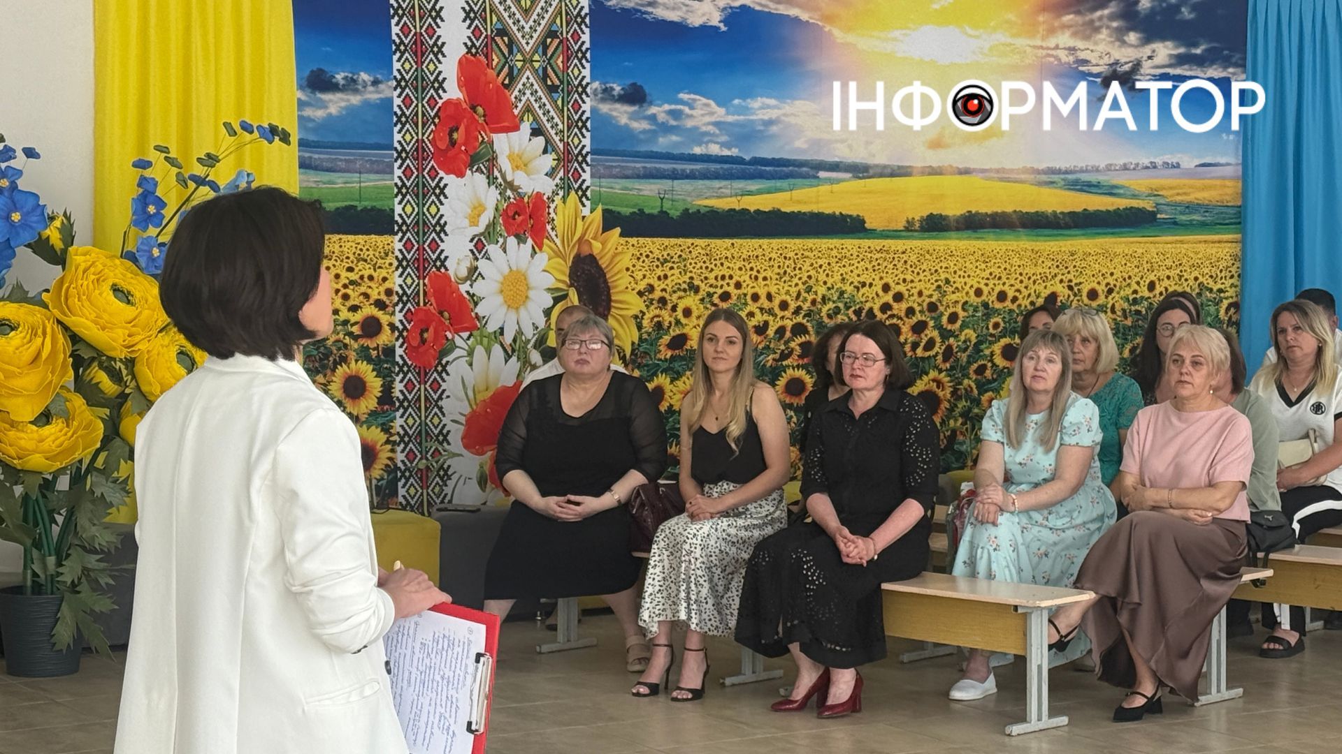Кандидатка на посаду директора Колоймиського ліцею №2 Надія Микитюк під час презентації стратегії розвитку Кандидатка на посаду директора Колоймиського ліцею №2 Надія Микитюк під час презентації стратегії розвитку