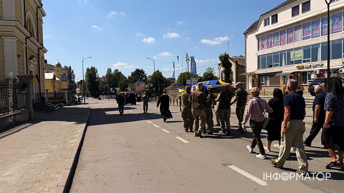 Коломийська громада зустріла полеглого Героя Василя Грицюка 7