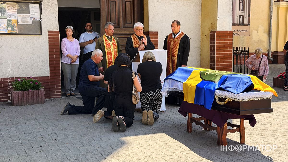 Коломийська громада зустріла полеглого Героя Василя Грицюка 14