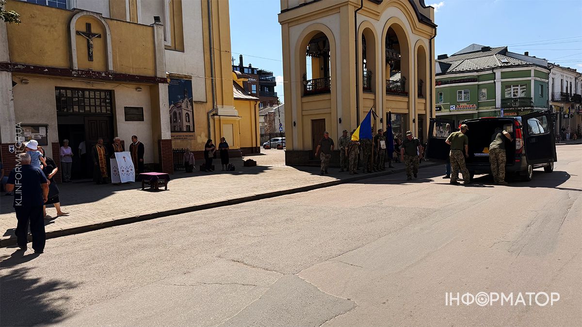 Коломийська громада зустріла полеглого Героя Василя Грицюка 15