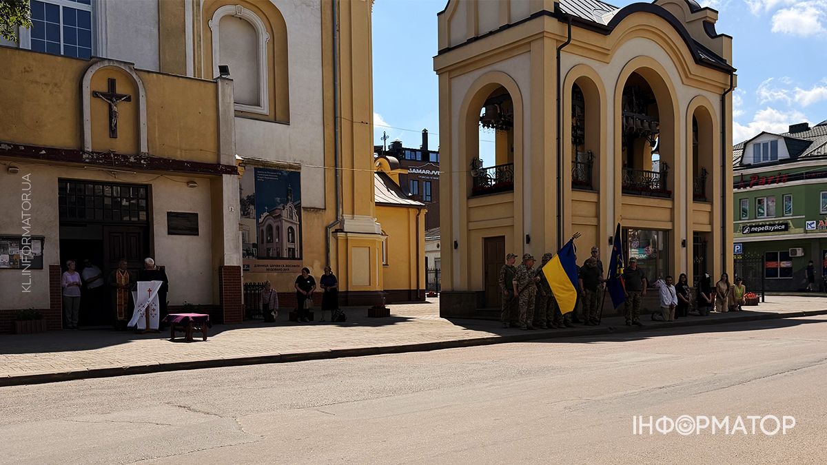Коломийська громада зустріла полеглого Героя Василя Грицюка 10