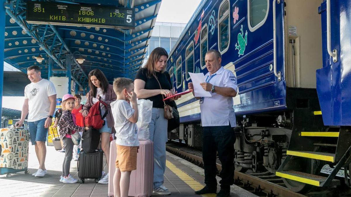 В Укрзалізниці побільшає дитячих вагонів: на яких рейсах вони курсуватимуть 1
