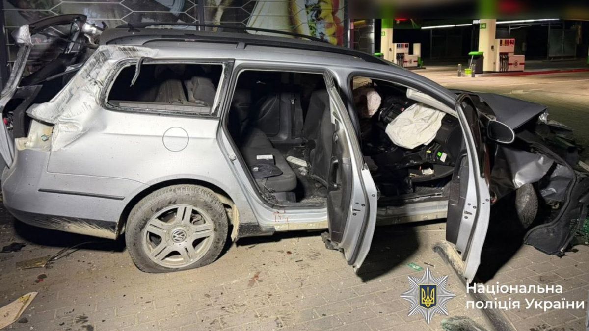 Нетверезий водій влетів у літній майданчик АЗС на Косівщині: шестеро травмованих 2