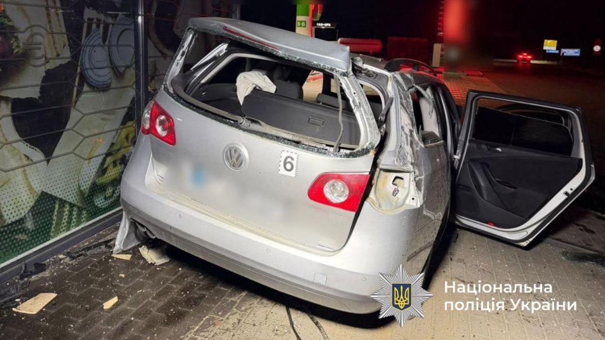 Нетверезий водій влетів у літній майданчик АЗС на Косівщині: шестеро травмованих 1