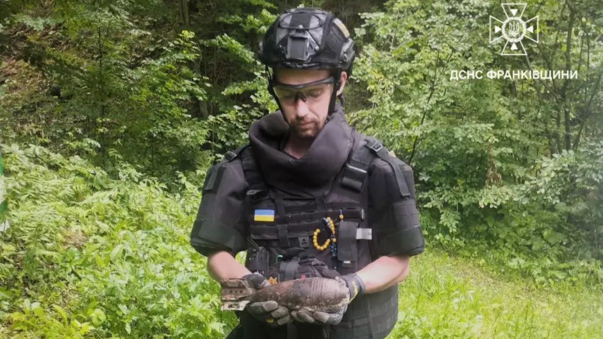 В Яремче піротехніки знищили міну часів Другої світової війни