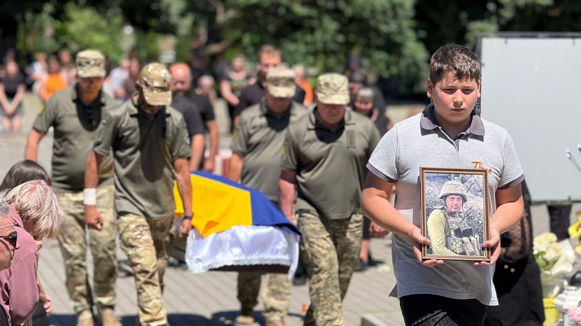 Отинійська громада "на щиті" зустріла Героя Петра Василашка