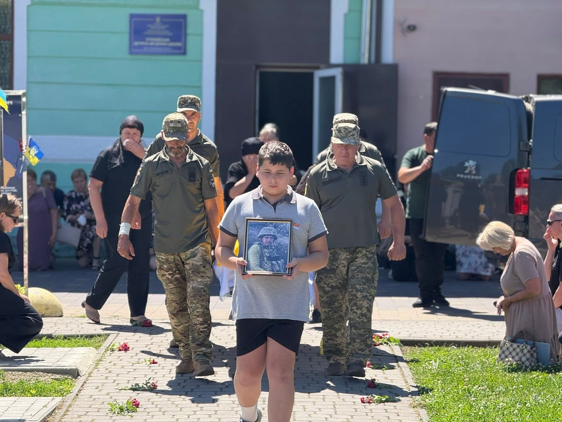 Отинійська громада "на щиті" зустріла Героя Петра Василашка 1