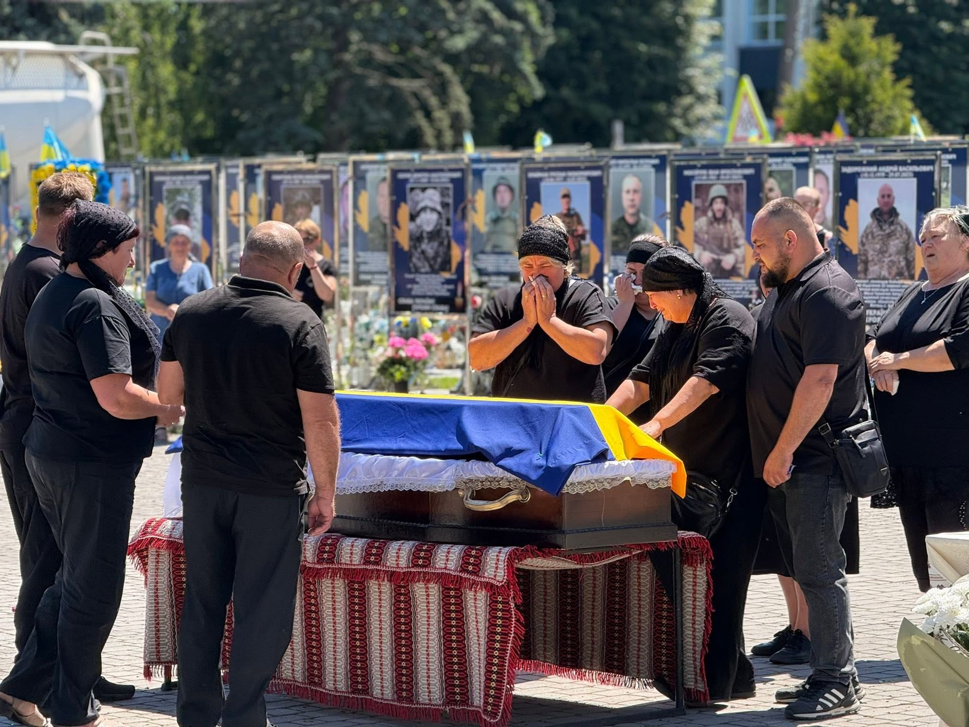 Отинійська громада "на щиті" зустріла Героя Петра Василашка 2