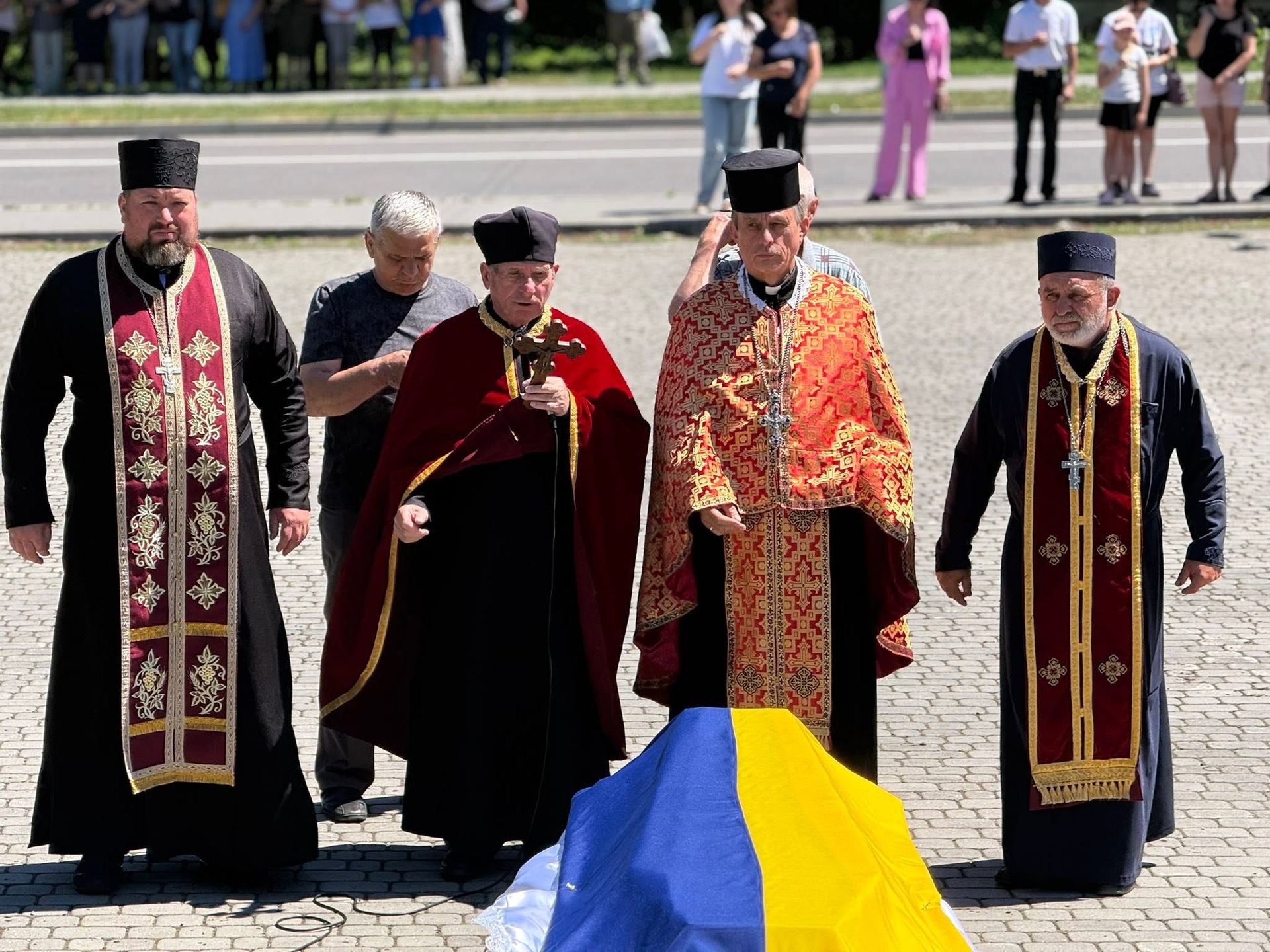 Отинійська громада "на щиті" зустріла Героя Петра Василашка 3