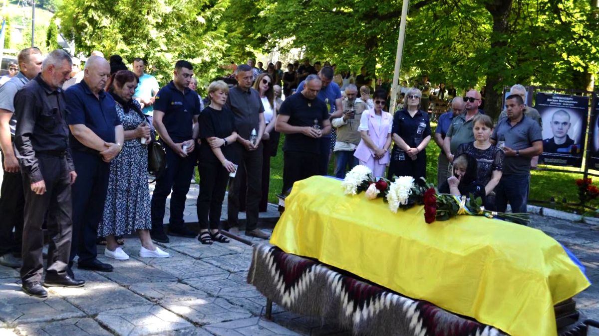 Скорботний кортеж з тілом Івана Юрука прибув до Верховини 1