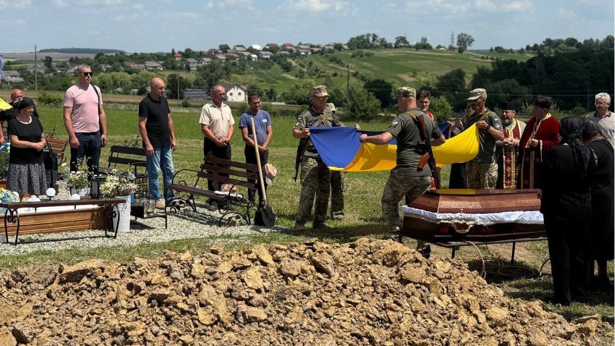 Загиблого воїна Петра Василашка провели в останню дорогу на Коломийщині 4