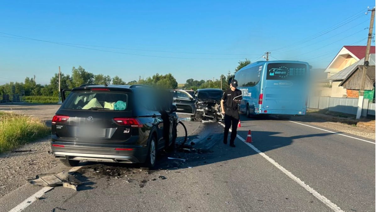 Заснула за кермом й виїхала на зустрічну смугу: мешканка Коломийщини потрапила у ДТП 2