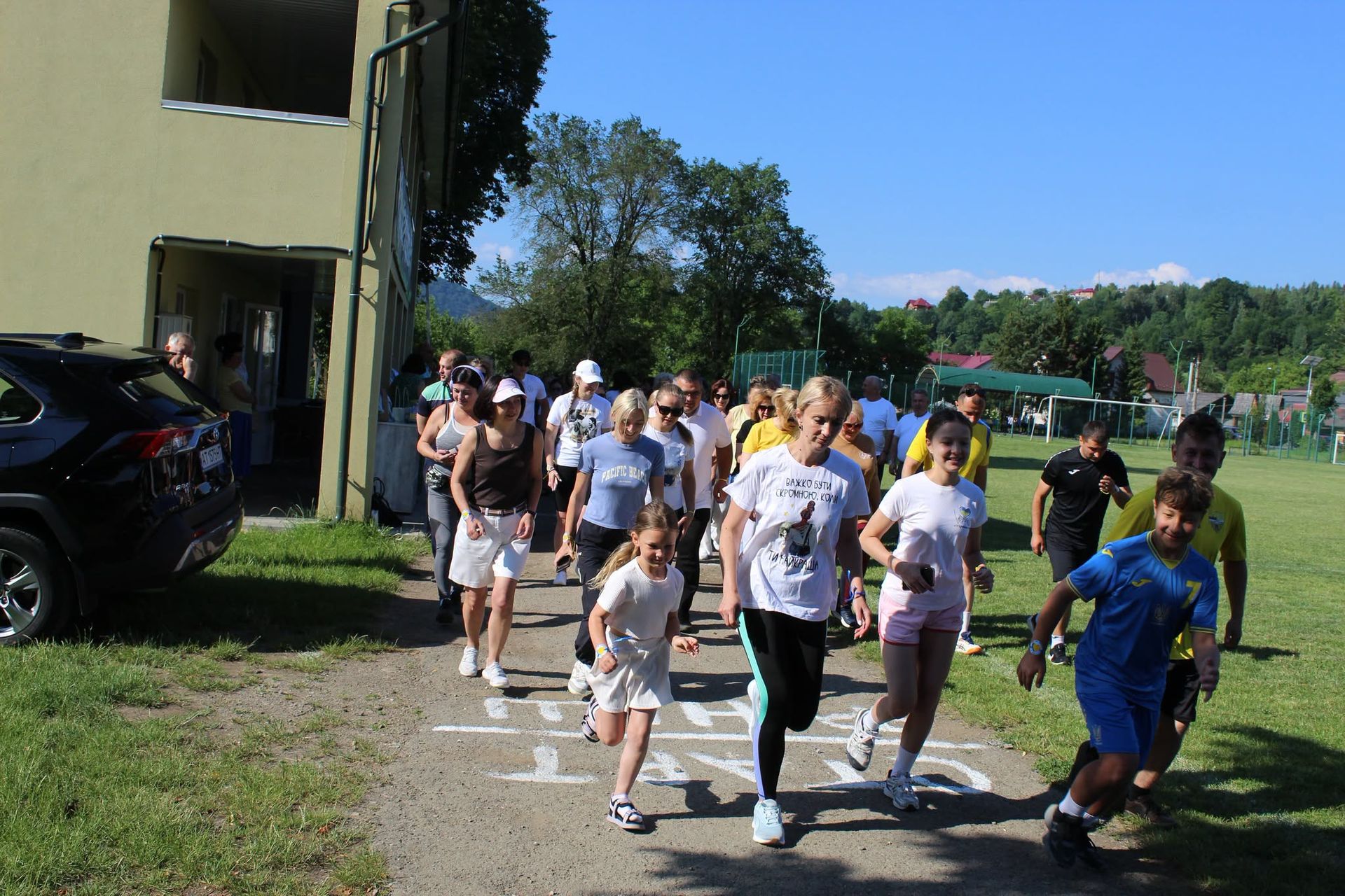 У Делятині відбувся благодійний забіг до Дня Конституції на підтримку ЗСУ 11