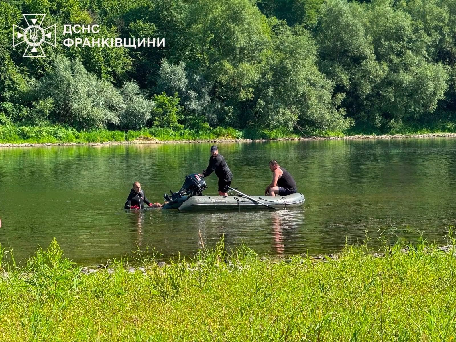 Рятувальники дістали з Дністра тіло 17-річного хлопця 1