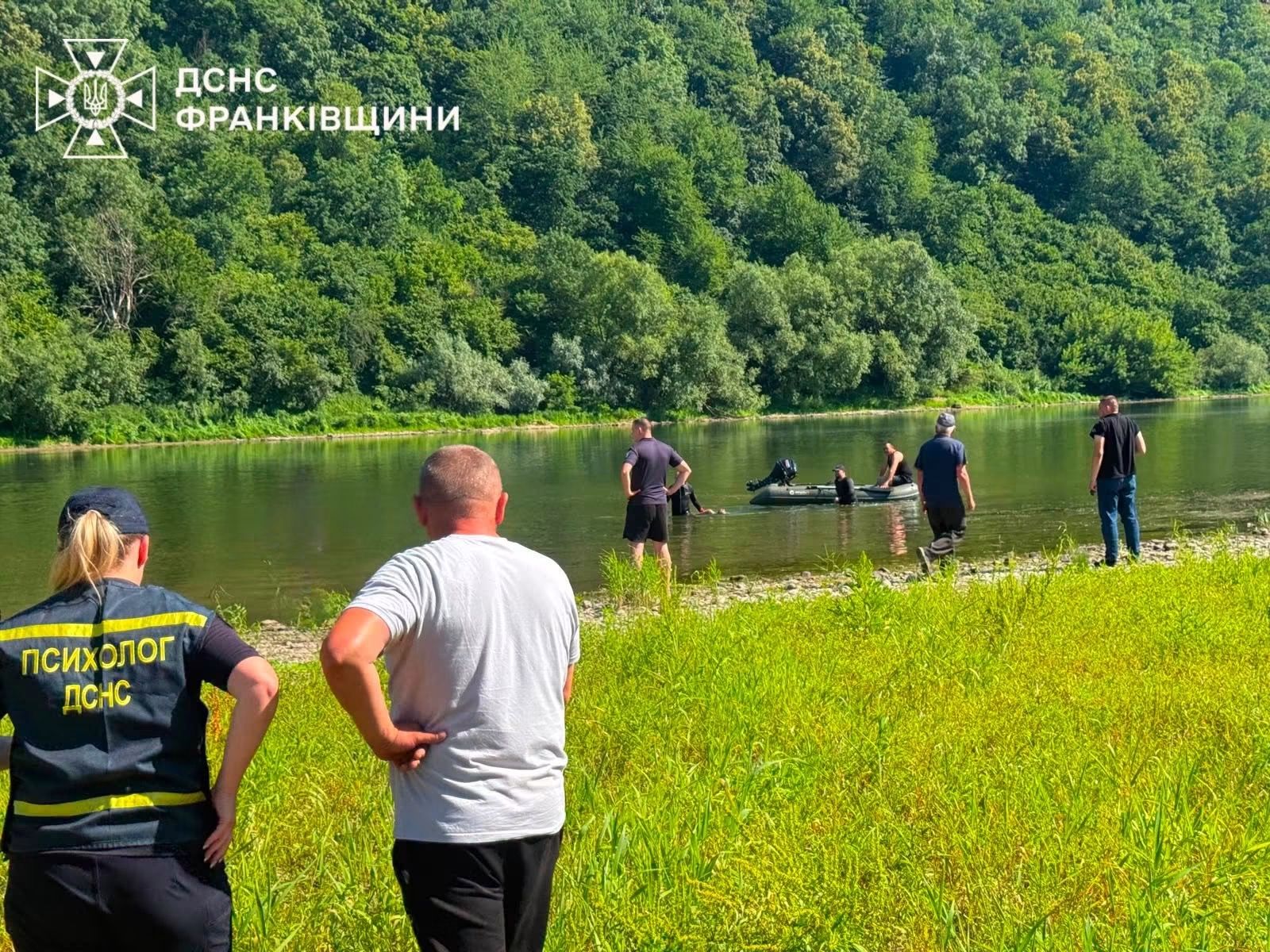Рятувальники дістали з Дністра тіло 17-річного хлопця 2