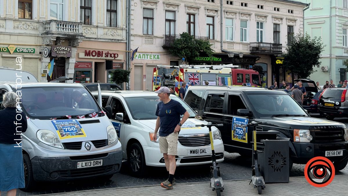 До Коломиї прибув 17-й конвой позашляховиків для ЗСУ 6