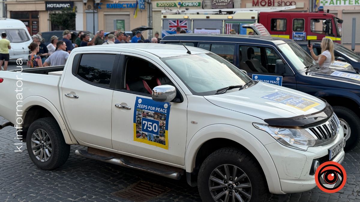 До Коломиї прибув 17-й конвой позашляховиків для ЗСУ 2