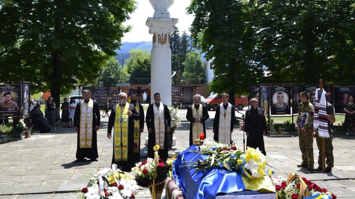 Верховинська громада віддала шану загиблому Давиду Бойканюку 4