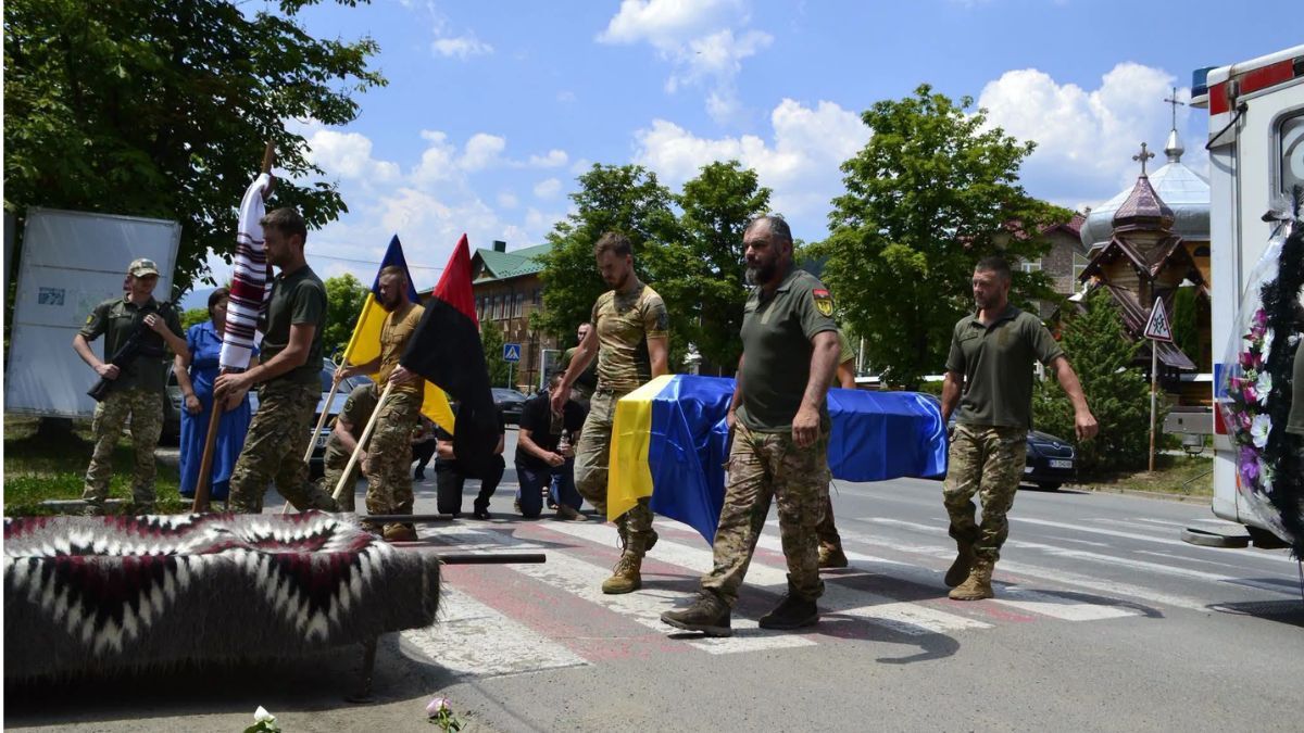 Верховинська громада віддала шану загиблому Давиду Бойканюку 1