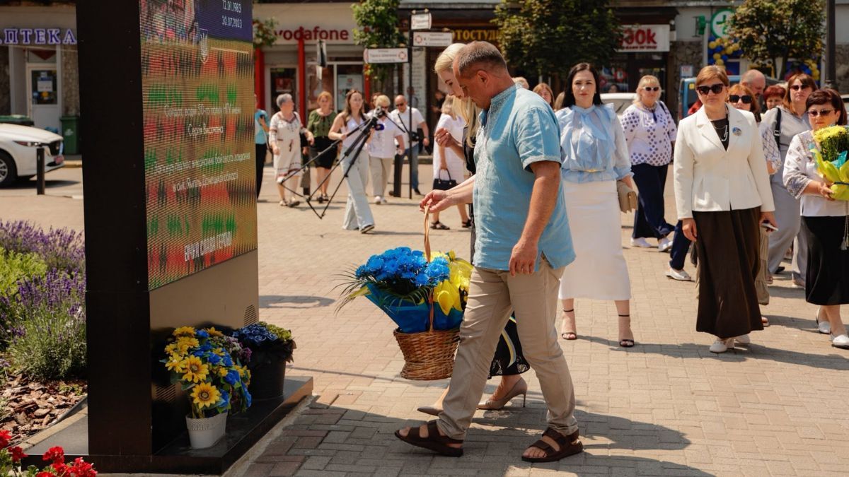 Пам’ять Героїв вшанували у Коломиї: родинам полеглих воїнів вручили обласні нагороди 5