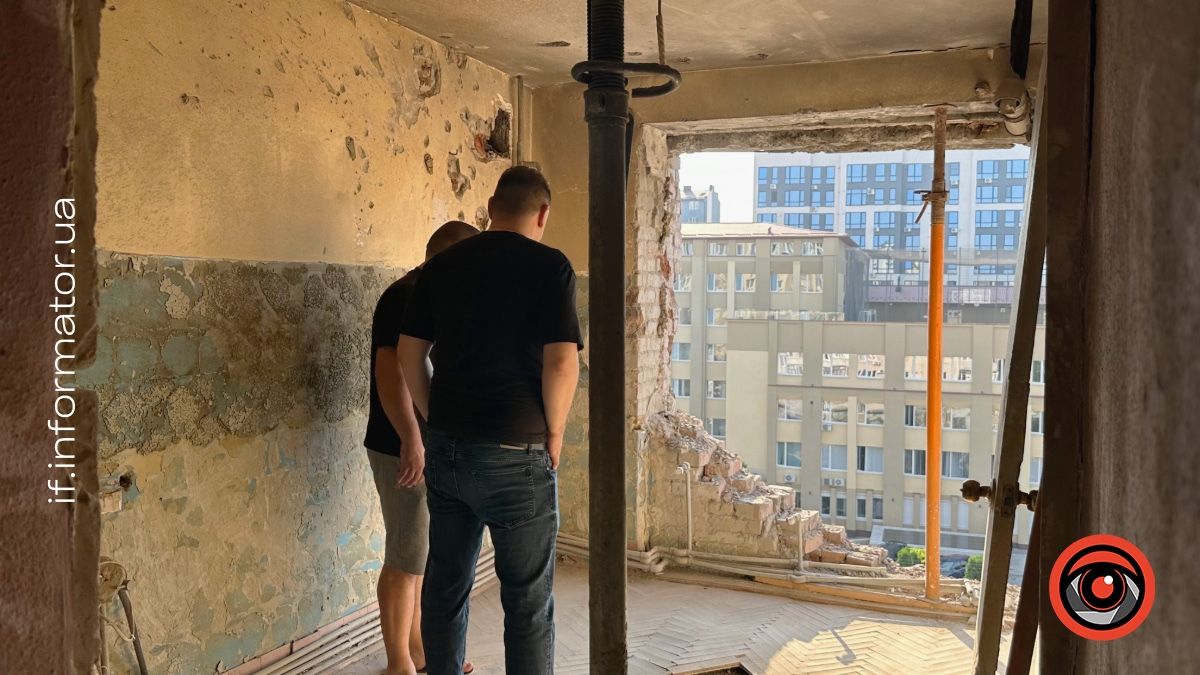 Мешканці пошкодженого російською атакою будинку на Коновальця в Івано-Франківську скаржаться на затримку ремонту 5