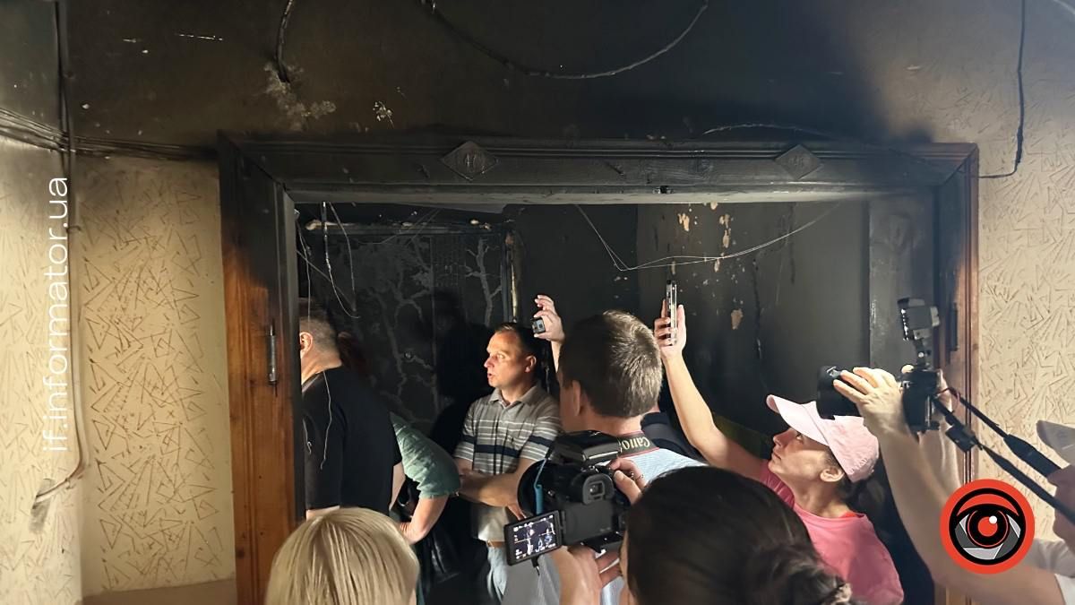 Мешканці пошкодженого російською атакою будинку на Коновальця в Івано-Франківську скаржаться на затримку ремонту 10